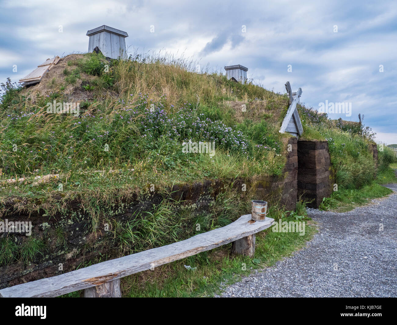 Rekonstruierte Dorf, L'Anse aux Meadows National Historic Site, L'Anse aux Meadows, Highway 430, der Viking Trail, Neufundland, Kanada. Stockfoto