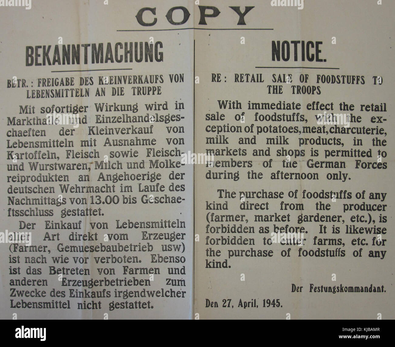 Dieser deutsche Eintrag bezieht sich auf eine offizielle Bekanntmachung über Lebensmittel in Jersey im Jahr 1945, die wahrscheinlich mit Rationierung oder Regulierung nach dem Zweiten Weltkrieg zusammenhängt. Stockfoto