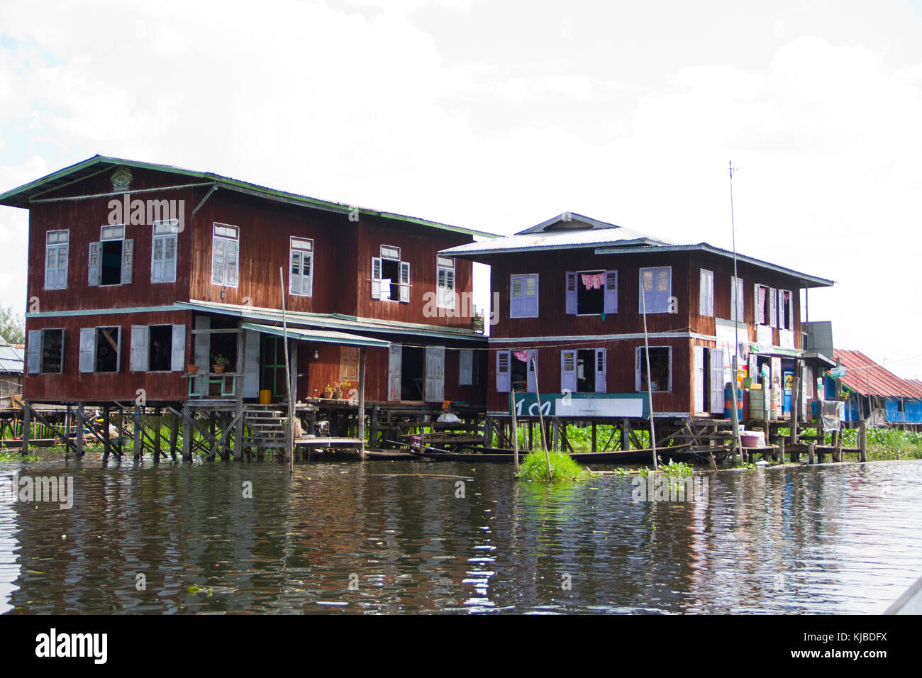 Eine gestelzte Haus am Inle See in Myanmar Inle See ist eine wichtige touristische Attraktion im Shan Staat. Stockfoto