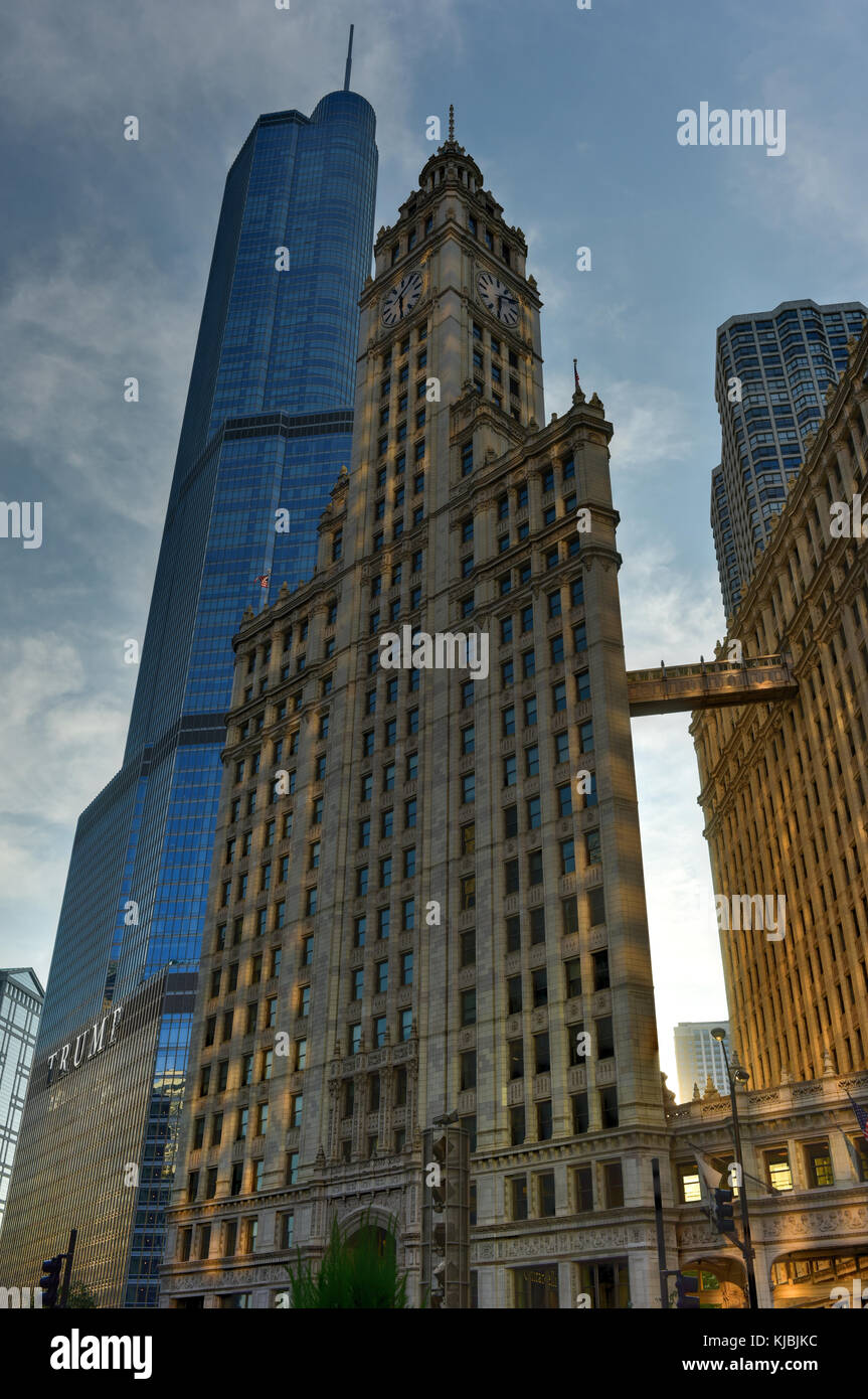 Chicago, Illinois - September 5, 2015: Das Trump International Hotel & Tower und Wrigley Building in Chicago. Der Trump Tower in 2008 abgeschlossen wurde. Stockfoto
