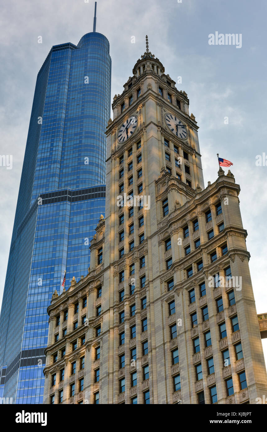 Chicago, Illinois - September 5, 2015: Das Trump International Hotel & Tower und Wrigley Building in Chicago. Der Trump Tower in 2008 abgeschlossen wurde. Stockfoto