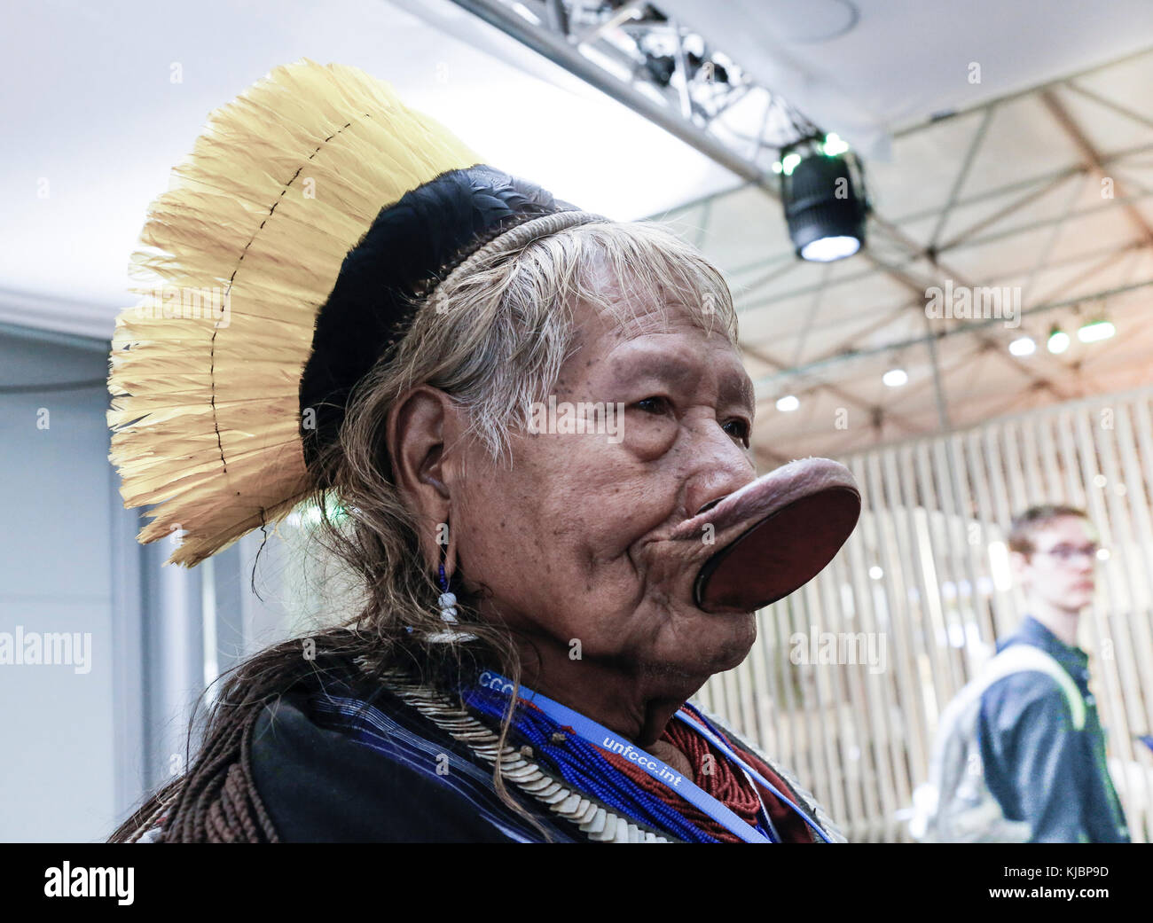 Bonn, Deutschland, 15. November 2017: Indigene brasilianischen Mann mit Lippe an der Marrakesch Partnerschaft panel auf der COP 23 Fidschi Konferenz. Der COP23 ist oder Stockfoto