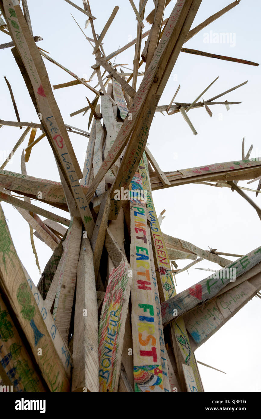 Bonn, Deutschland, 14. November 2017: Der Künstler in einem Park in Bonn, die die Nachhaltigkeit der Wälder auf der COP 23 Fidschi Konferenz. Stockfoto