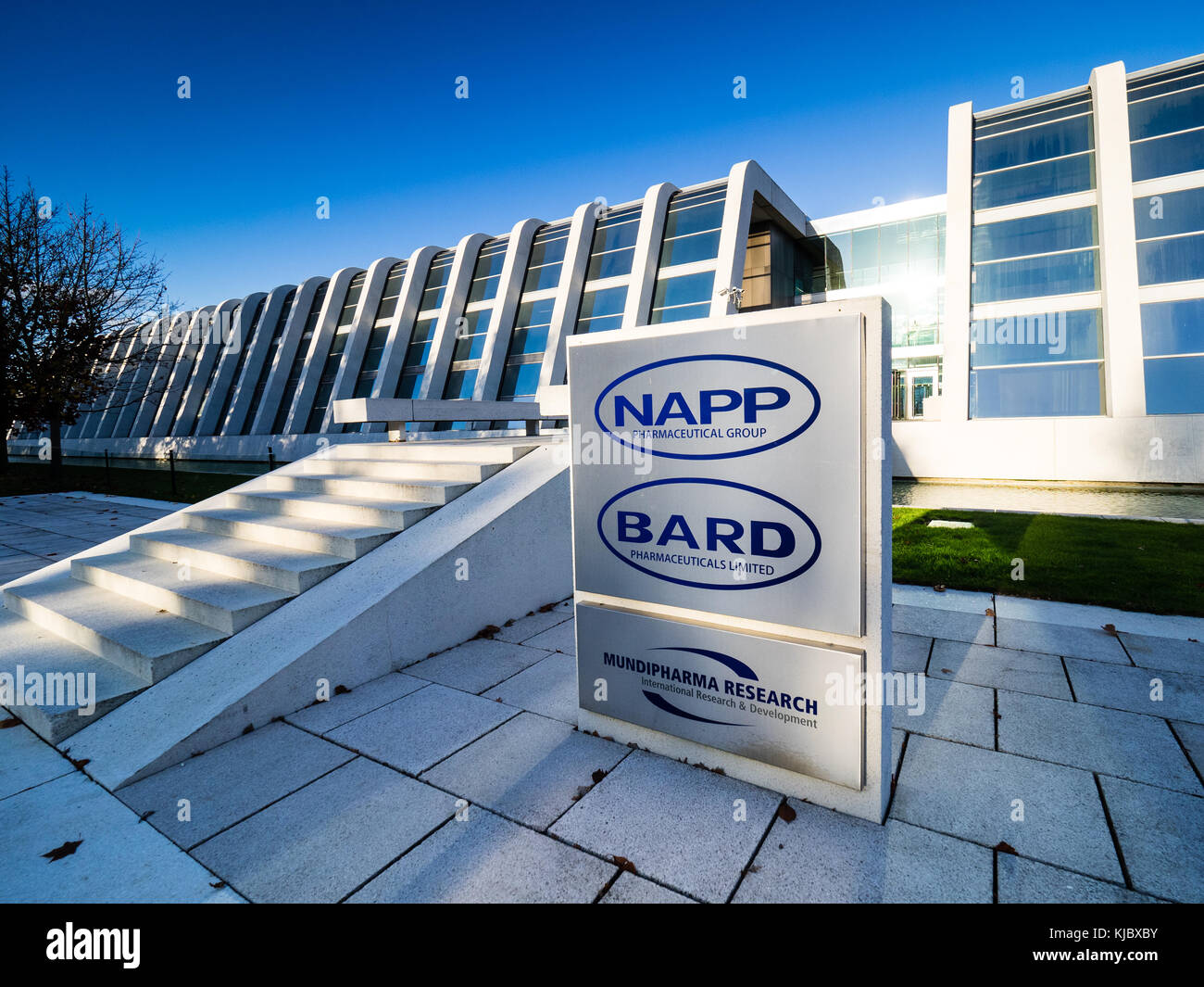 Cambridge Science Park - NAPP und BARD Pharma Gebäude aka Der toastrack, Architekt Arthur Erickson eröffnet 1983 Stockfoto