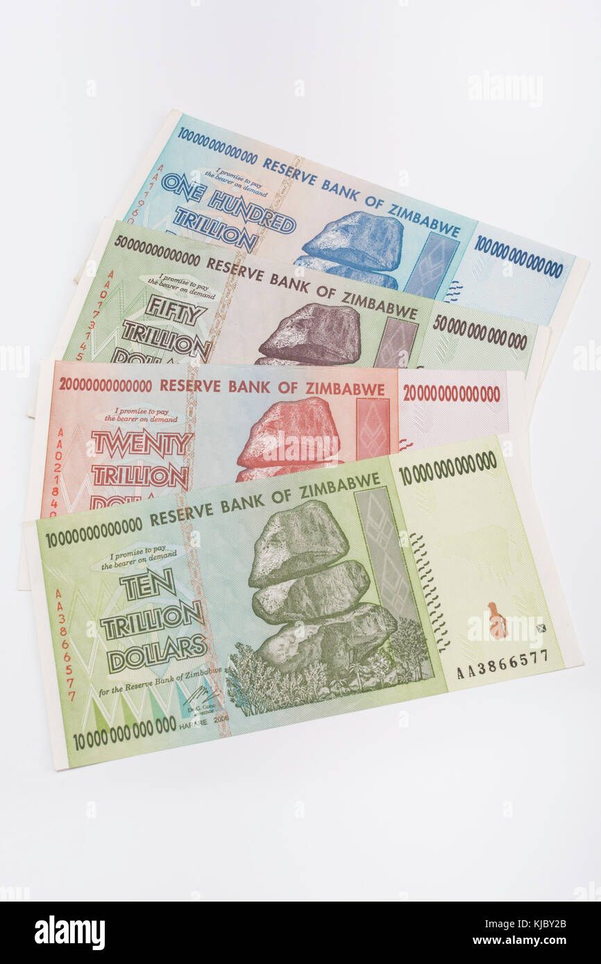 Hyperinflation - 10, 20, 50 & 100 Billionen Dollar Simbabwe Banknoten ab 2008. Metapher für Inflation, wertloses Geld & Simbabwes ruinierte Wirtschaft Stockfoto