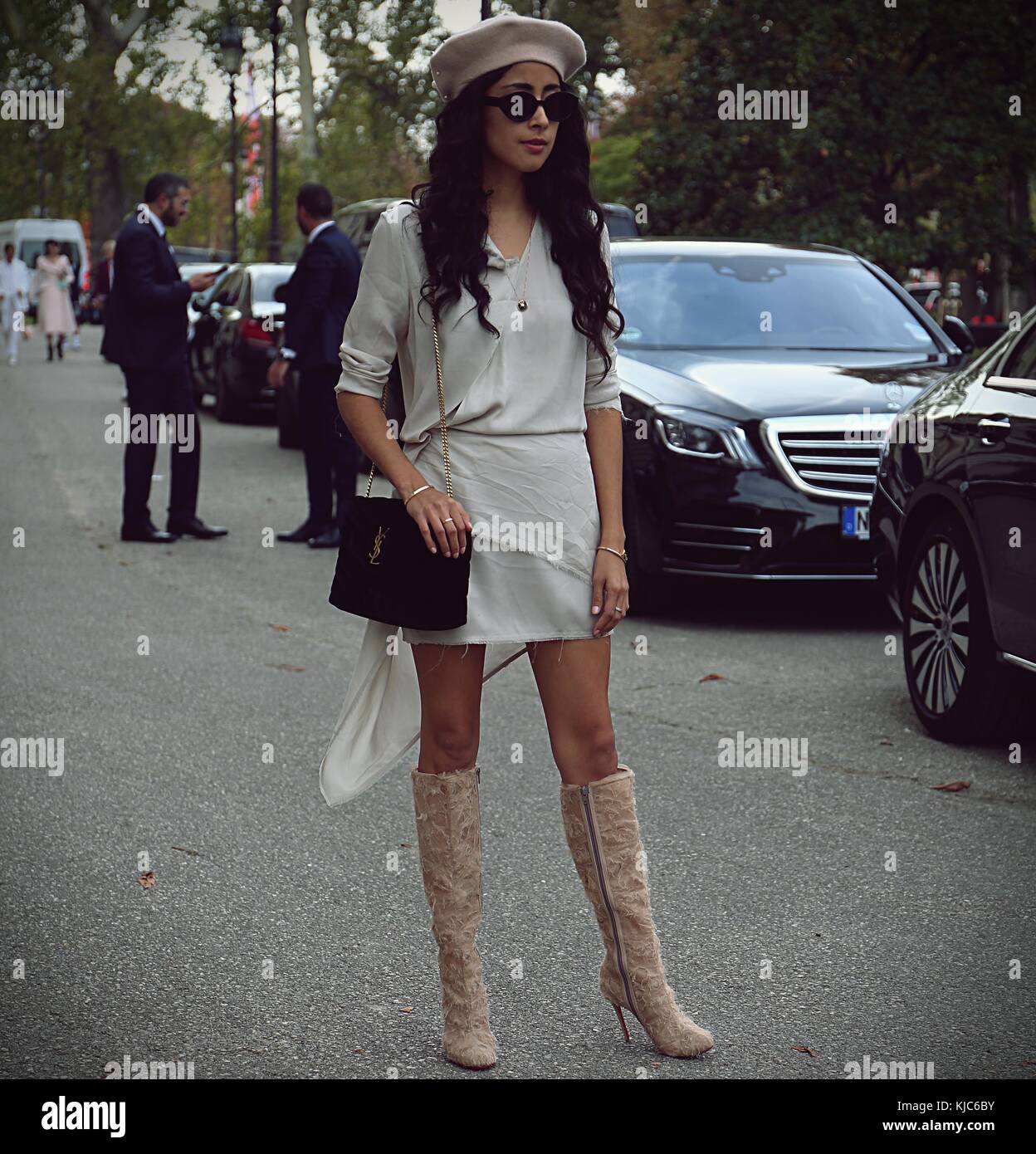 Paris - 27. September 2017 Frau auf der Straße während der Paris Fashion Week Stockfoto