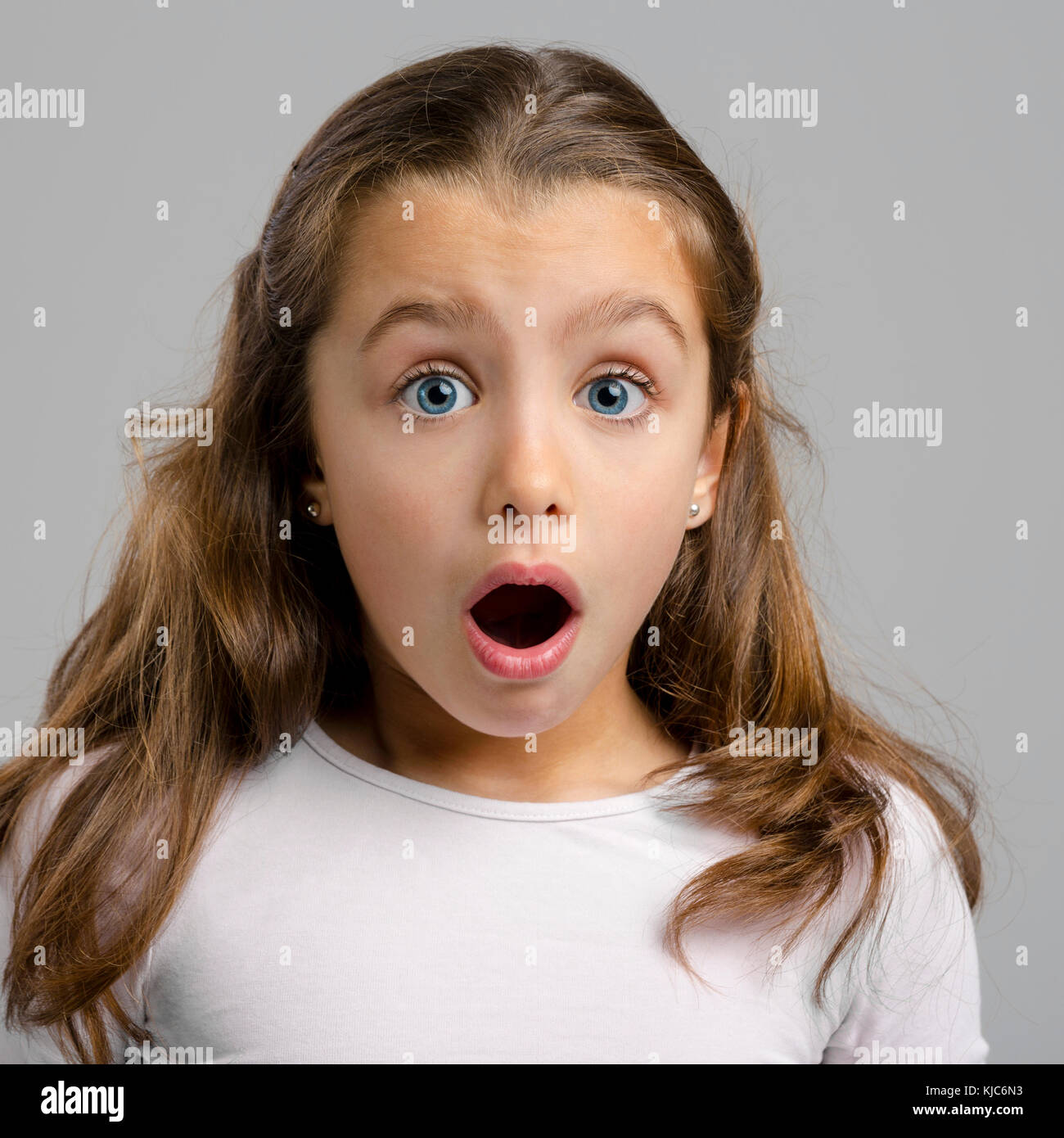 Porträt von einem kleinen Mädchen einen erstaunten Ausdruck Stockfoto