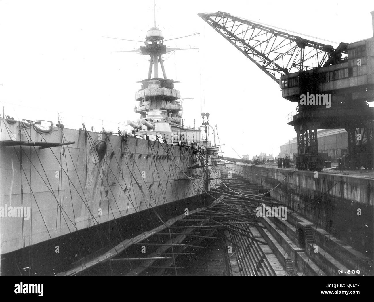 HMS Tiger in drydock WWI NAC PA 007106 Stockfoto