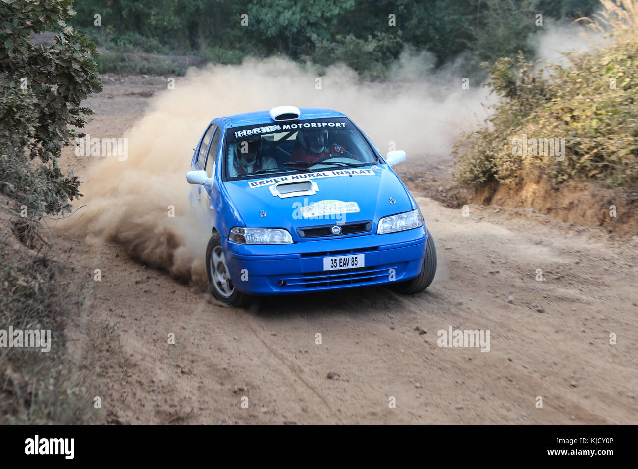 ISTANBUL, TÜRKEI - 09. SEPTEMBER 2017: Orcun Nural fährt Fiat Palio Kitcar bei der ISOK Istanbul Rally Stockfoto