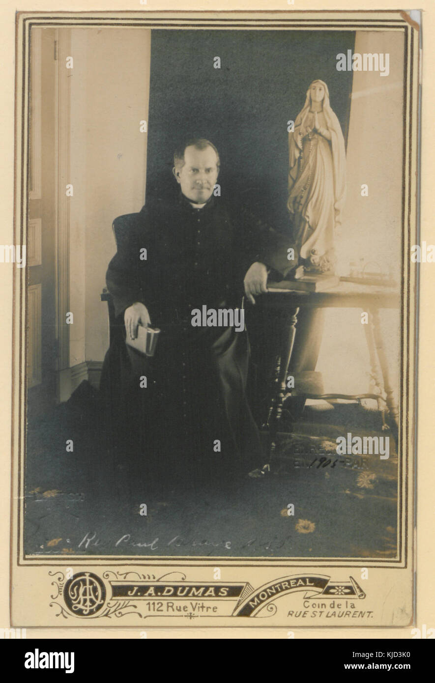 Ein Hinweis auf L’Abbe Paul Braye, ein Mitglied der PSS (Sulpician Vathers) in Montreal. Dieser Eintrag enthält wahrscheinlich biografische oder historische Informationen zu seinen religiösen Beiträgen oder seiner Rolle innerhalb der Religionsgemeinschaft. Stockfoto