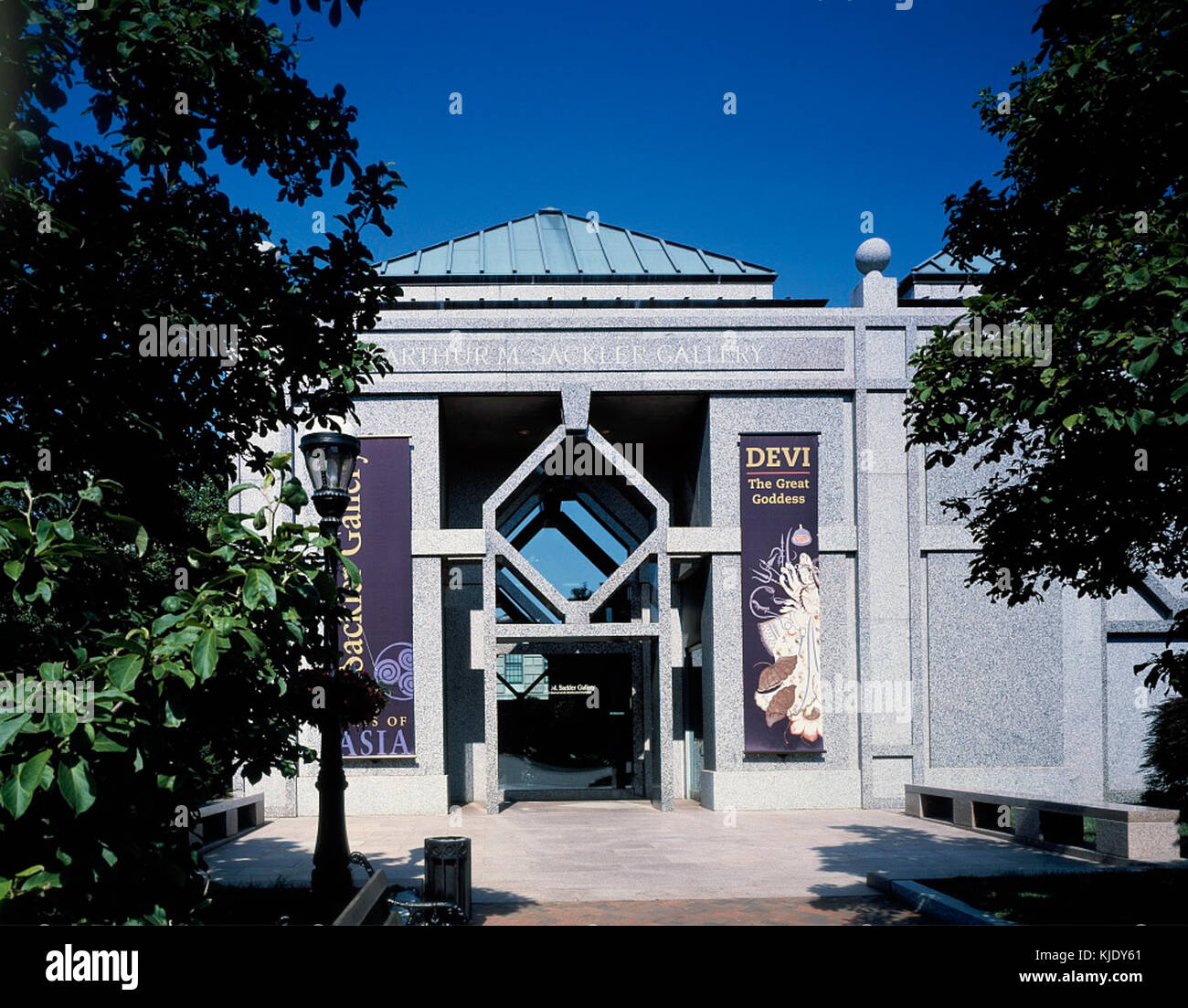 Die Arthur M. Sackler Gallery bietet eine vielfältige Sammlung asiatischer Kunst und zeigt Meisterwerke, die das reiche kulturelle Erbe der Region widerspiegeln. Stockfoto