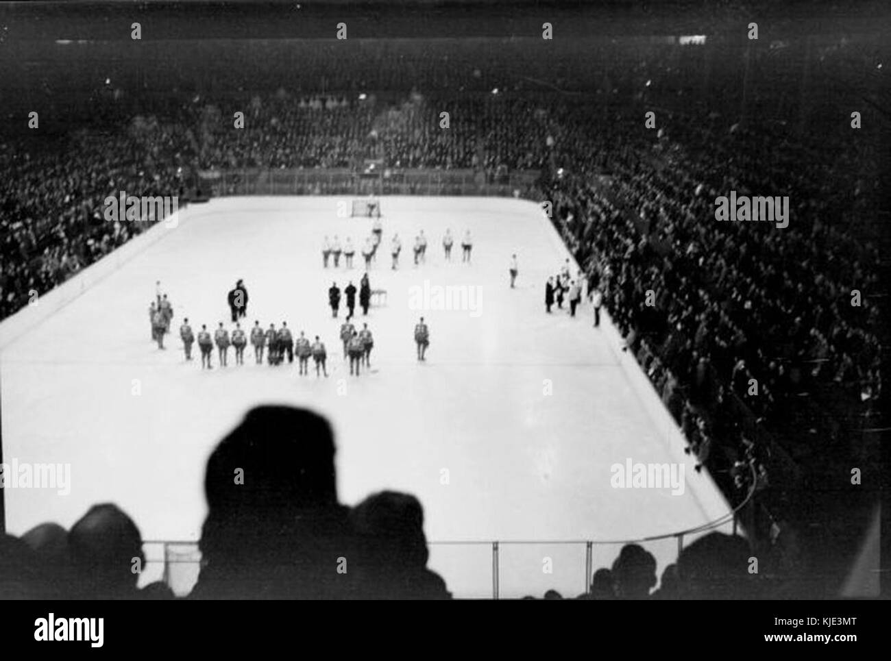 Hockey. Masse und Hockey Spieler im Forum. Howie Morenz nutzen Spiel BNQ P48 S1P01398 Stockfoto