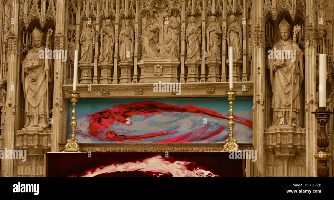Altar in der Kathedrale von Winchester mit Statuen von Heiligen Figuren, Winchester, Großbritannien Stockfoto