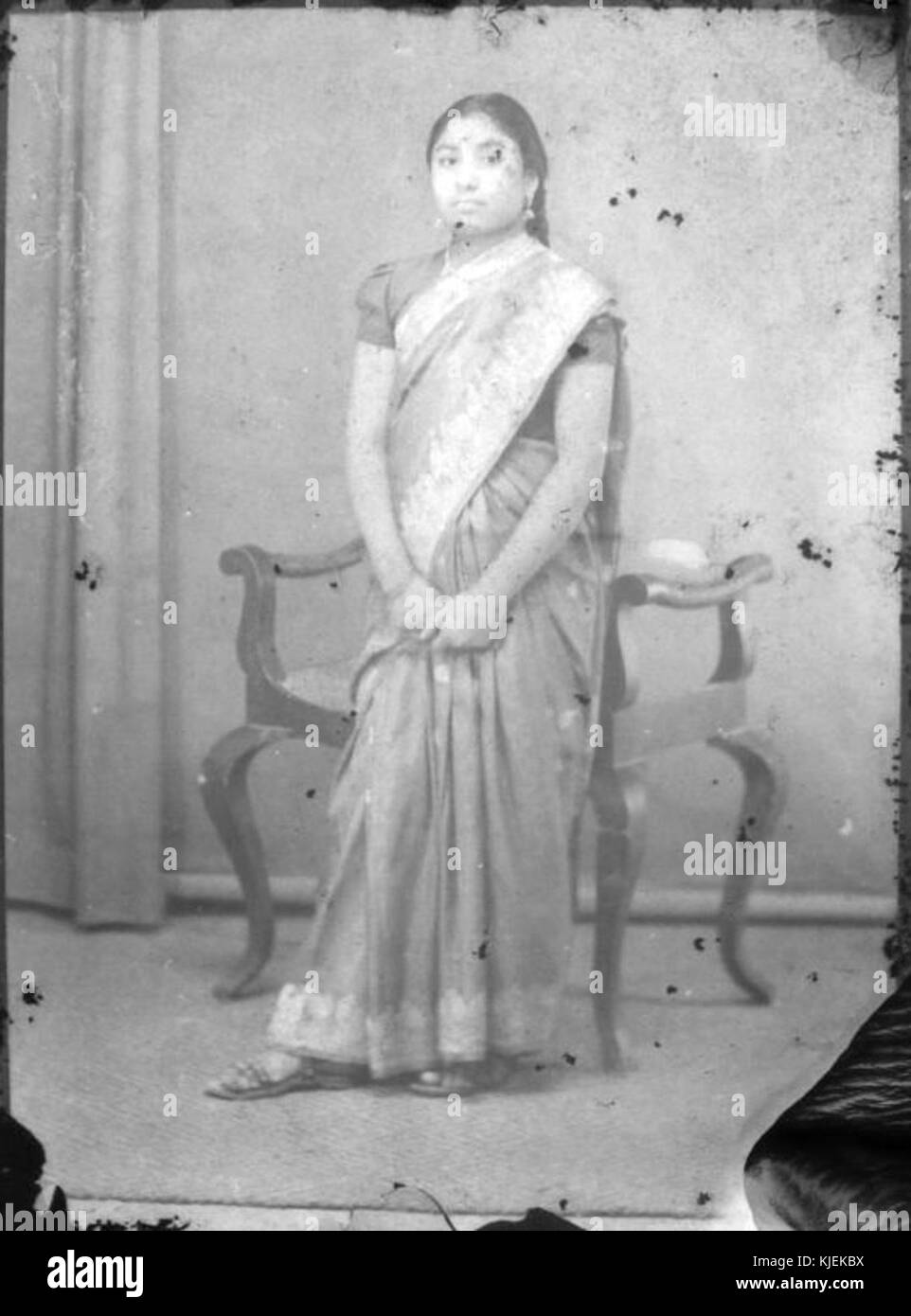 Studio Foto einer indischen Dame (1930er Jahre Glasplatte negativ) Stockfoto