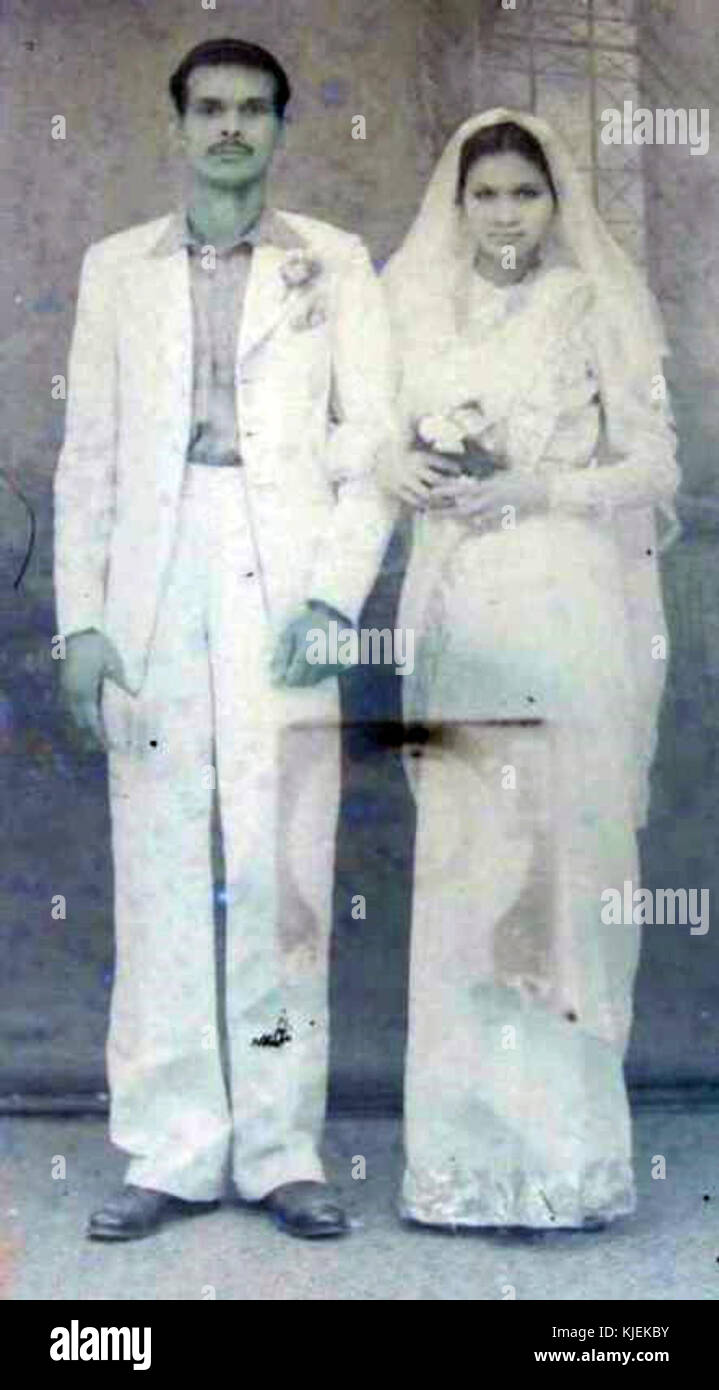 1930er Jahre Glasplatte negative eines indischen Paar mit Blumen Stockfoto