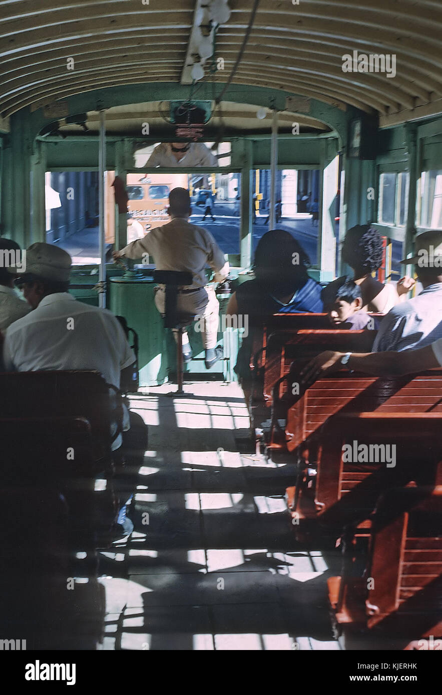 TUS Innere der einzelnen Lastwagen Birney Auto in der Innenstadt von Veracruz, Ver., Mexiko auf. September 12, 1966 (22685205345) Stockfoto