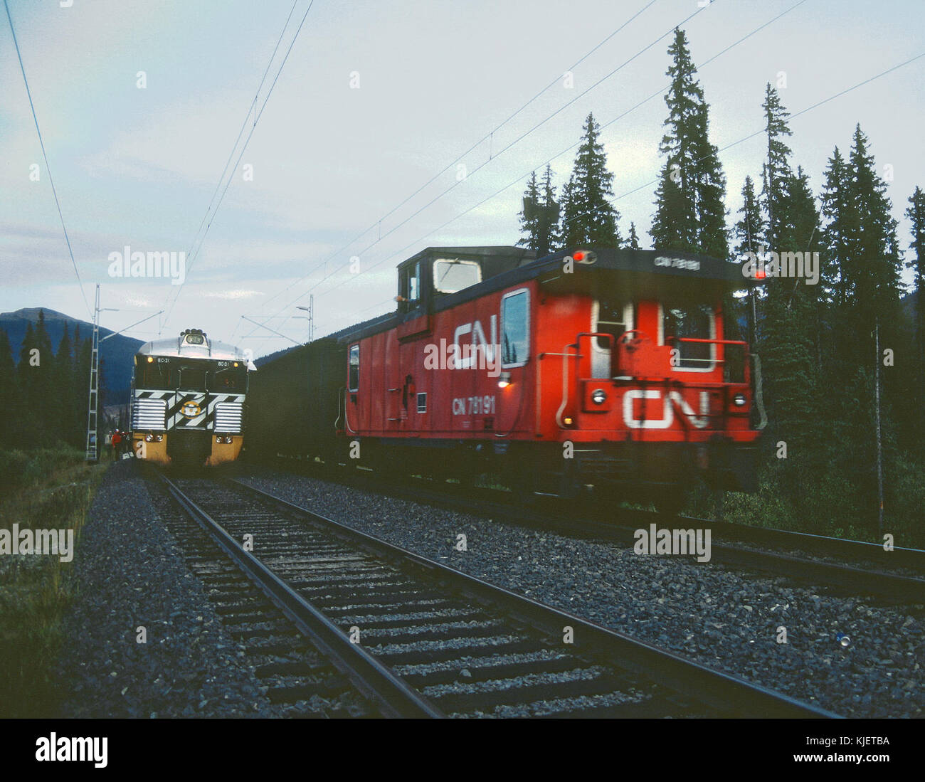 Ein Foto eines BC Rail Caboose in Table, BC, aufgenommen am 18. September 1987. Das Bild fängt einen Moment der kanadischen Eisenbahngeschichte aus dem späten 20. Jahrhundert ein. Stockfoto