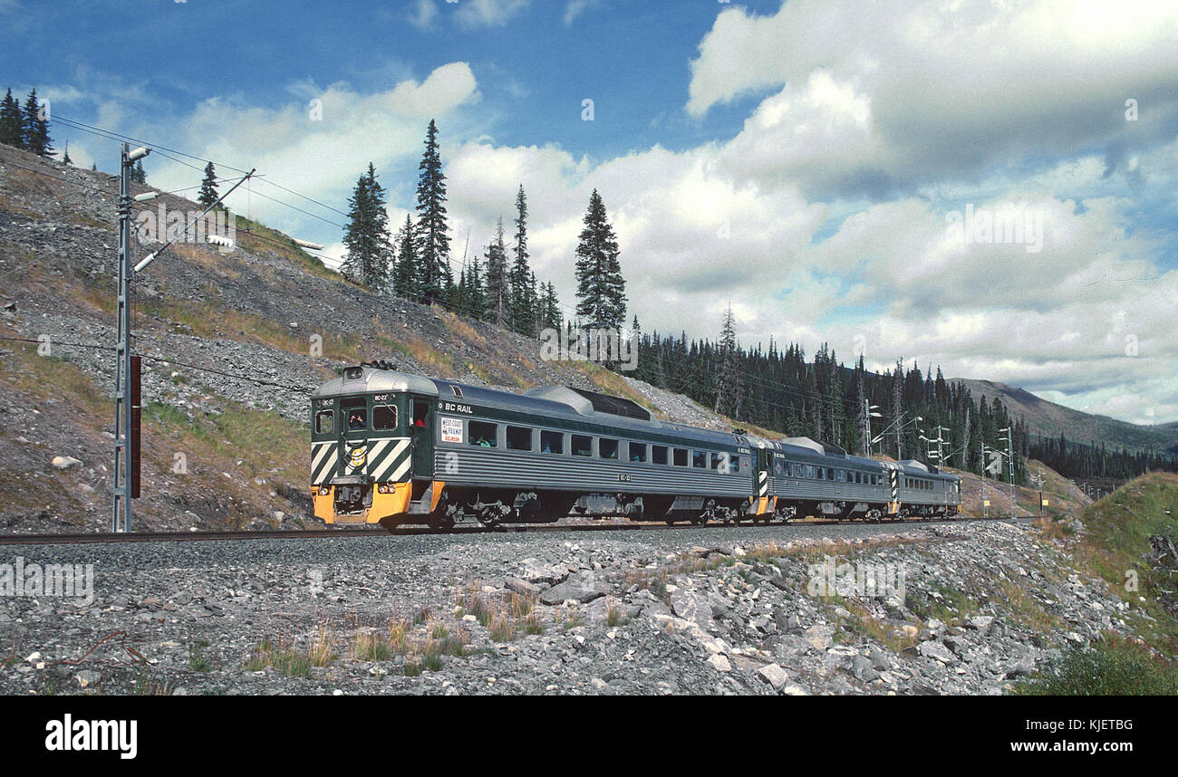 Dieses Foto zeigt den BCRAIL BC 22 Wolverine Zug auf der Tumbler Subdivision während eines West Coast Railway Excursion am 18. September 1987. Das Bild dokumentiert einen bedeutenden Moment in der Geschichte der kanadischen Eisenbahnen und deren Betrieb. Stockfoto
