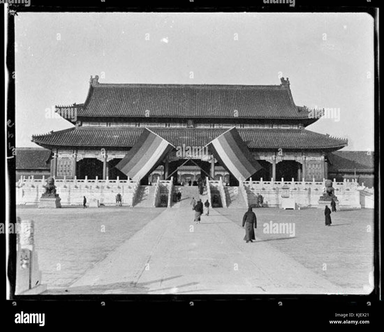 Die Feier des Endes des Ersten Weltkriegs in Peking markierte ein bedeutendes historisches Ereignis mit öffentlichen Festlichkeiten und Zeremonien, die an den Abschluss des Krieges und die Wiederherstellung des Friedens erinnern. Stockfoto