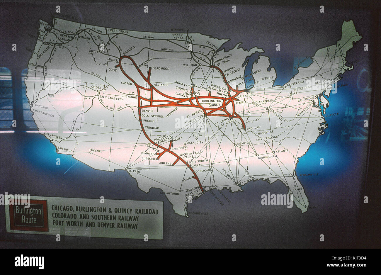 Im Juli 1984 Roger Puta fotografierte die CB&Q's Pioneer Zephyr (dann war es außerhalb von Chicago, Museum für Wissenschaft und Industrie) während der Feier zum 50. Jahrestag der historischen non stop (28975258262) Stockfoto