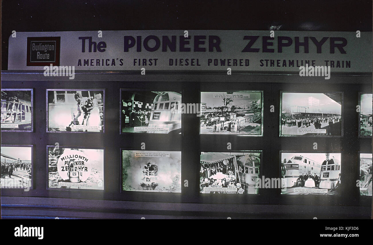 Im Juli 1984 Roger Puta fotografierte die CB&Q's Pioneer Zephyr (dann war es außerhalb von Chicago, Museum für Wissenschaft und Industrie) während der Feier zum 50. Jahrestag der historischen non stop (28794139570) Stockfoto