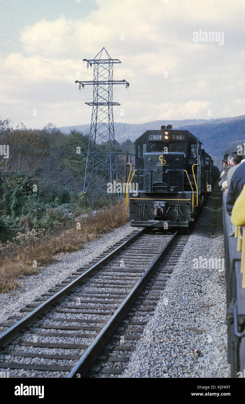 C&O SD40 7481 Eastbound zwischen Lynchburg und Clifton, Schmiede, VA aus dem NRHS fantrip am 26. Oktober 1969 (25568431791) Stockfoto