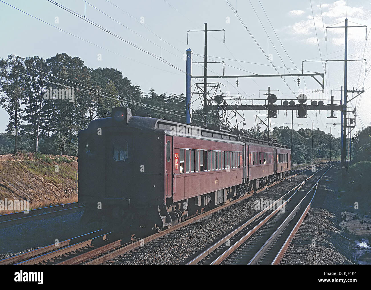 Penn Central Train 400 vorbei an der Capital Beltway Station in Maryland am 17. Juli 1970. (24253288674) Stockfoto