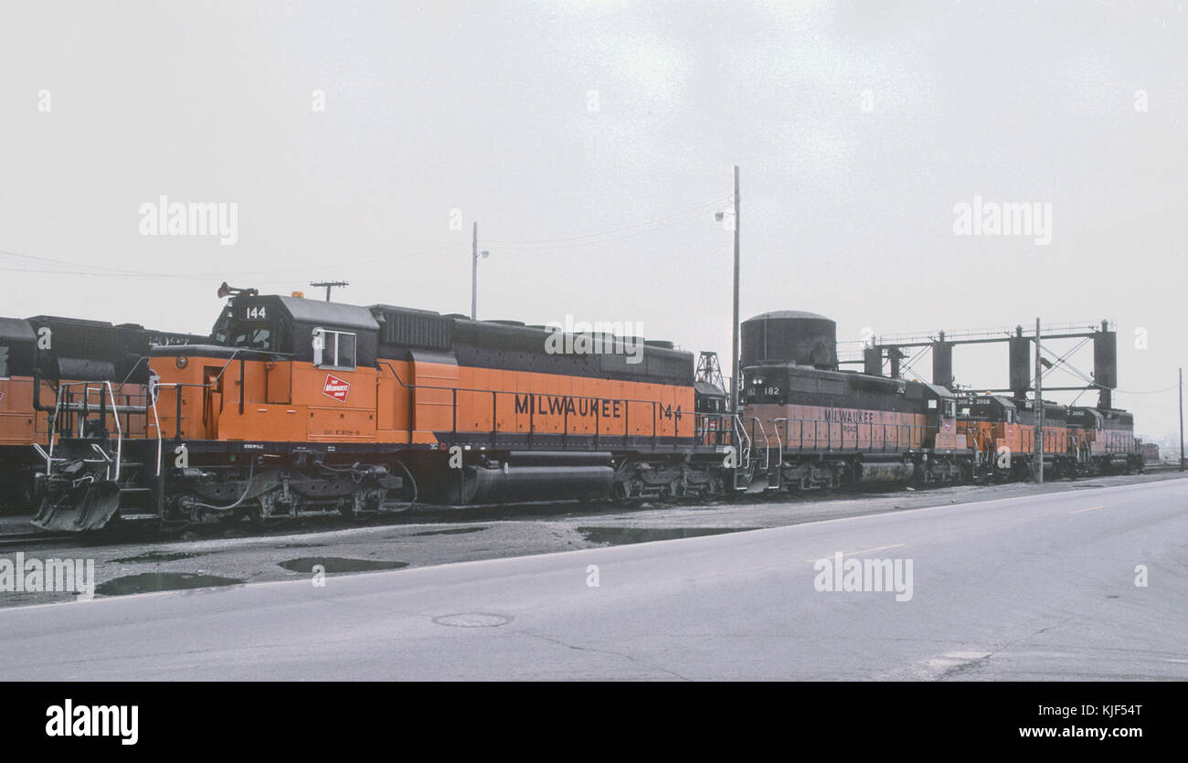 MILW 144 (SD 40 2), 183 (SD 40 2), 2008 (GP 40), und 2062 (GP 40) im März 1985 (29660307022) Stockfoto