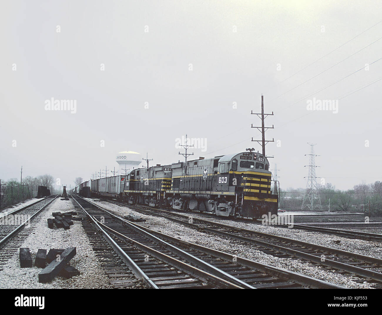 BRC-C 424 s 603 und 601 in der Nähe der CNW Vorbehalt Yards im April 1985 (29780393445) Stockfoto