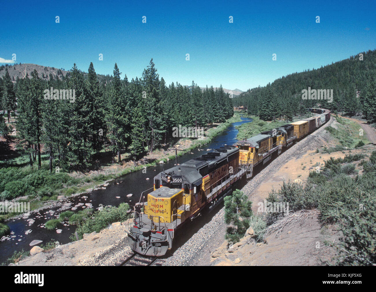 Bis SD 40 2 3500, C 30 7 2516, und andere an Portola CA am 14 Juli, 1988 (26652413003) Stockfoto