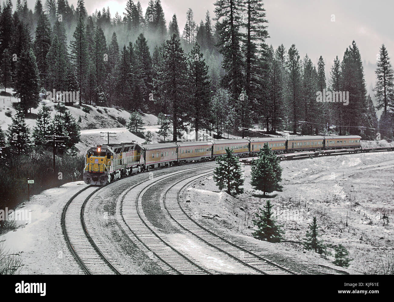 AUP 9005 und 9001 (GP 40 Xs) mit einem Offiziere Spezielle, Dezember 1981 (26800802043) Stockfoto