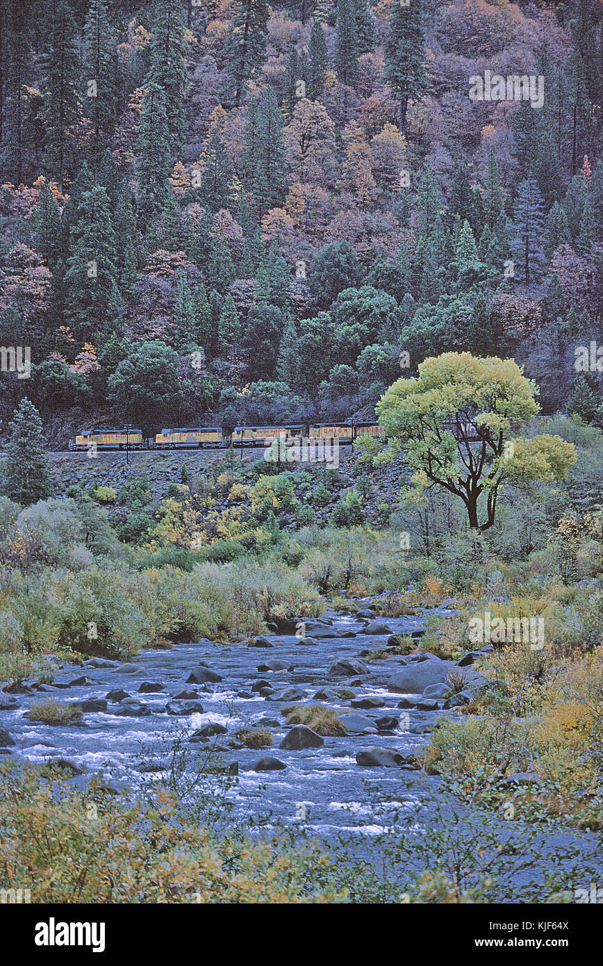 Ein DDA40X in Feather River Canyon 6 Fotos (28606766464) Stockfoto