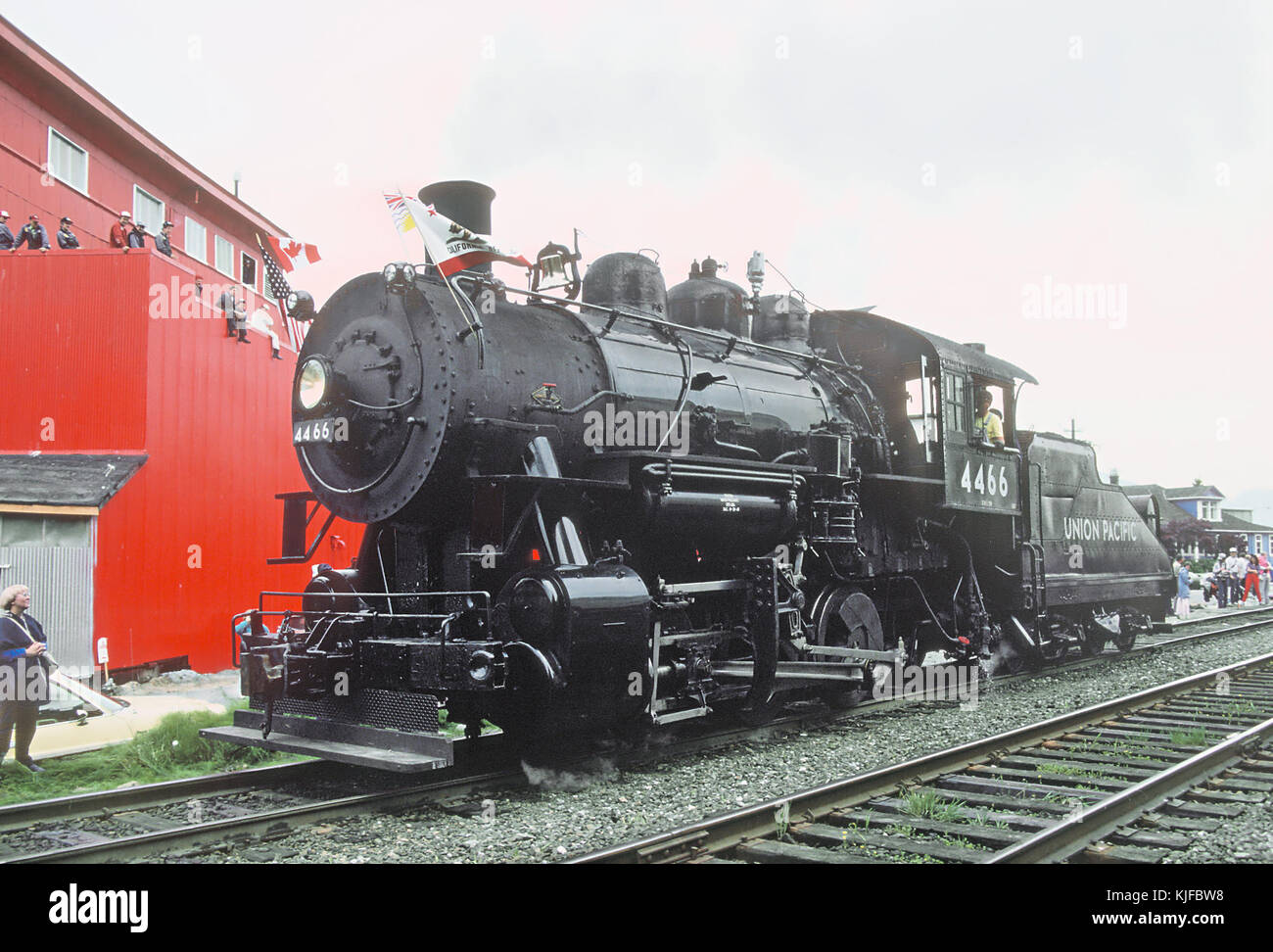 Die Union Pacific Lokomotive UP 4466, ein dieselelektrischer Zug, repräsentiert die robuste Konstruktion amerikanischer Eisenbahnen des frühen 20. Jahrhunderts mit unverwechselbaren Merkmalen und starkem Design. Stockfoto