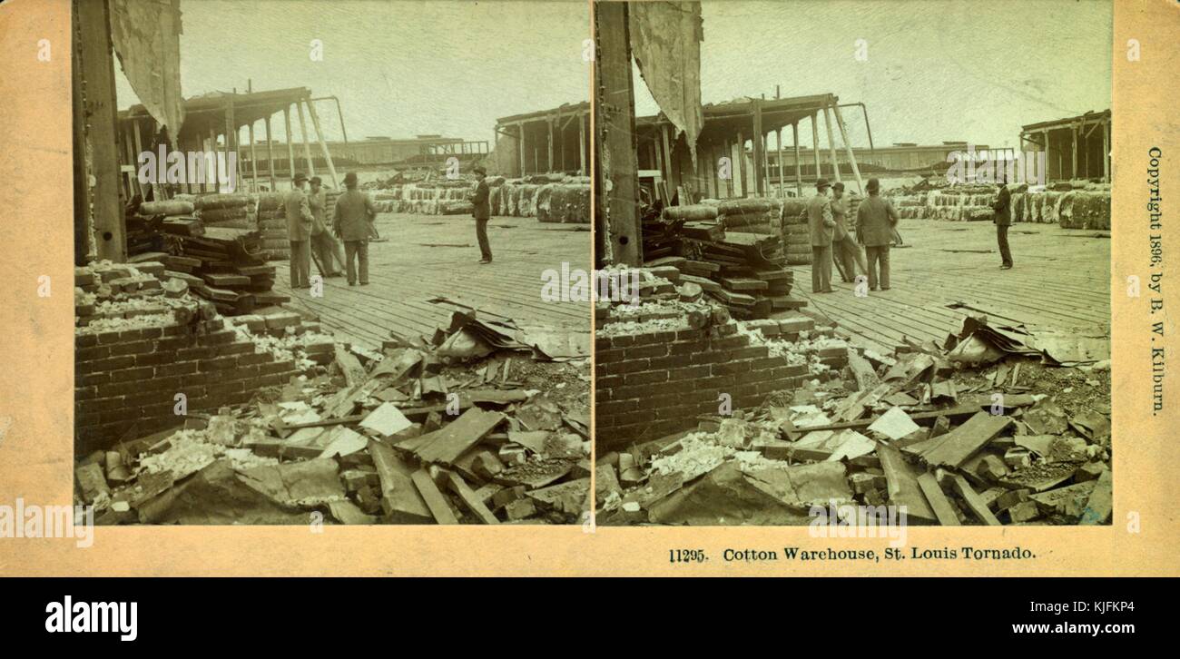 Cotton Warehouse, St. Louis Tornado, 1896. Diese stereoskopische Folie zeigt Sturmschäden nach einem Tornado. Aus der New York Public Library. Stockfoto