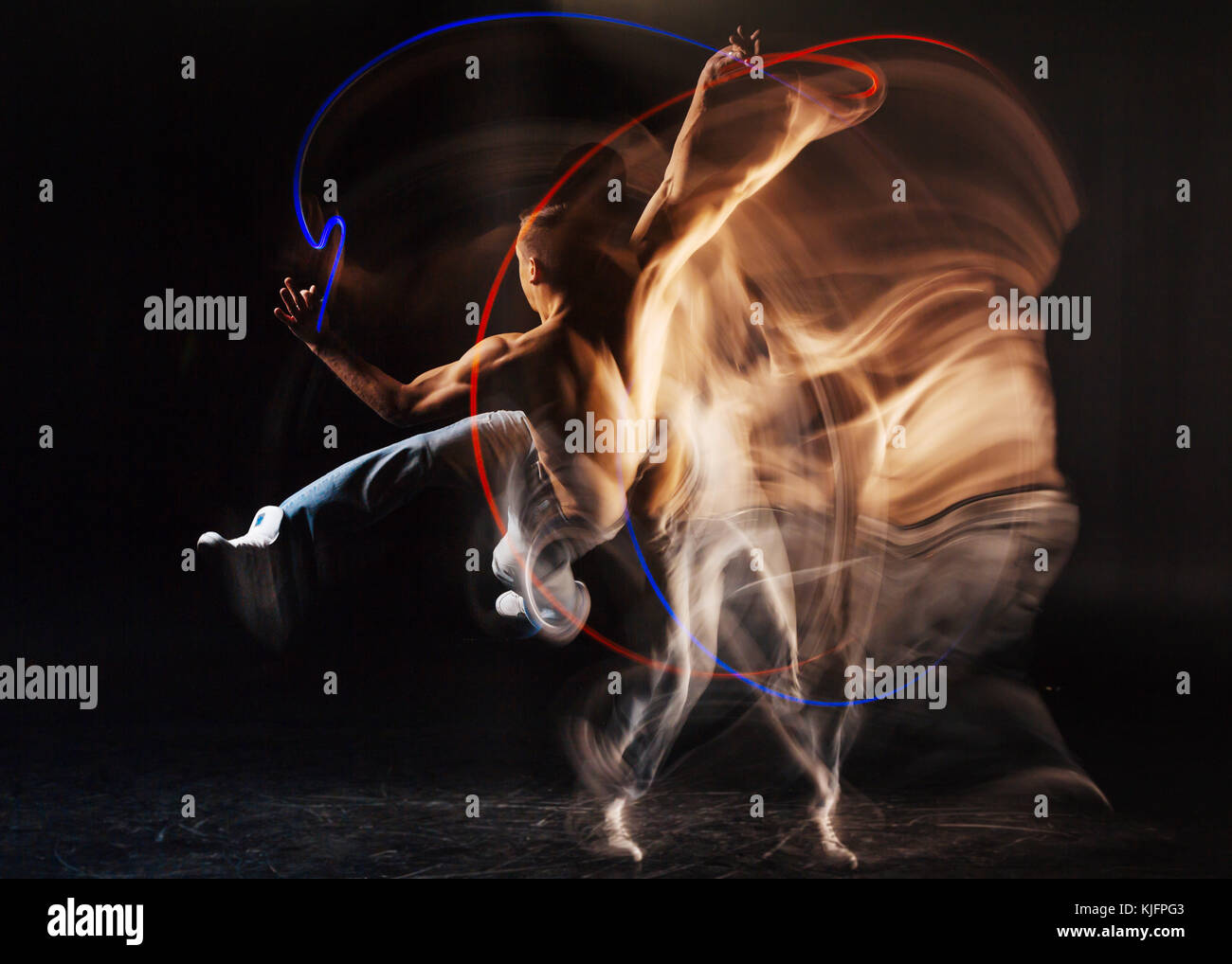 Attraktive geschickten Menschen seine Beherrschung angezeigt Stockfoto