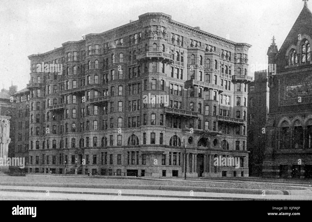 Foto des Hotels Westminster, vom Entwickler Westminster Chambers, am Copley Square, wo viele Kontroversen über die Bauhöhe ausgelöst wurden, in Boston, 1913. Stockfoto