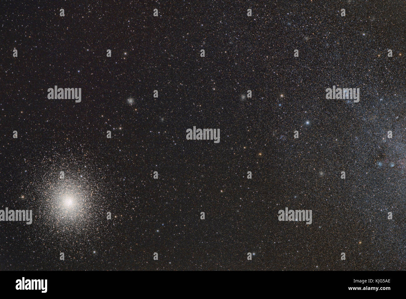 Namibia, Region Khomas, in der Nähe von Uhlenhorst, Astrophoto der Kugelsternhaufen NGC 104 (47 Tuc) und seinem Nachbarn Spiralgalaxie Kleine Magellansche Wolke (SMC, NGC 292) mit einem Teleskop Stockfoto
