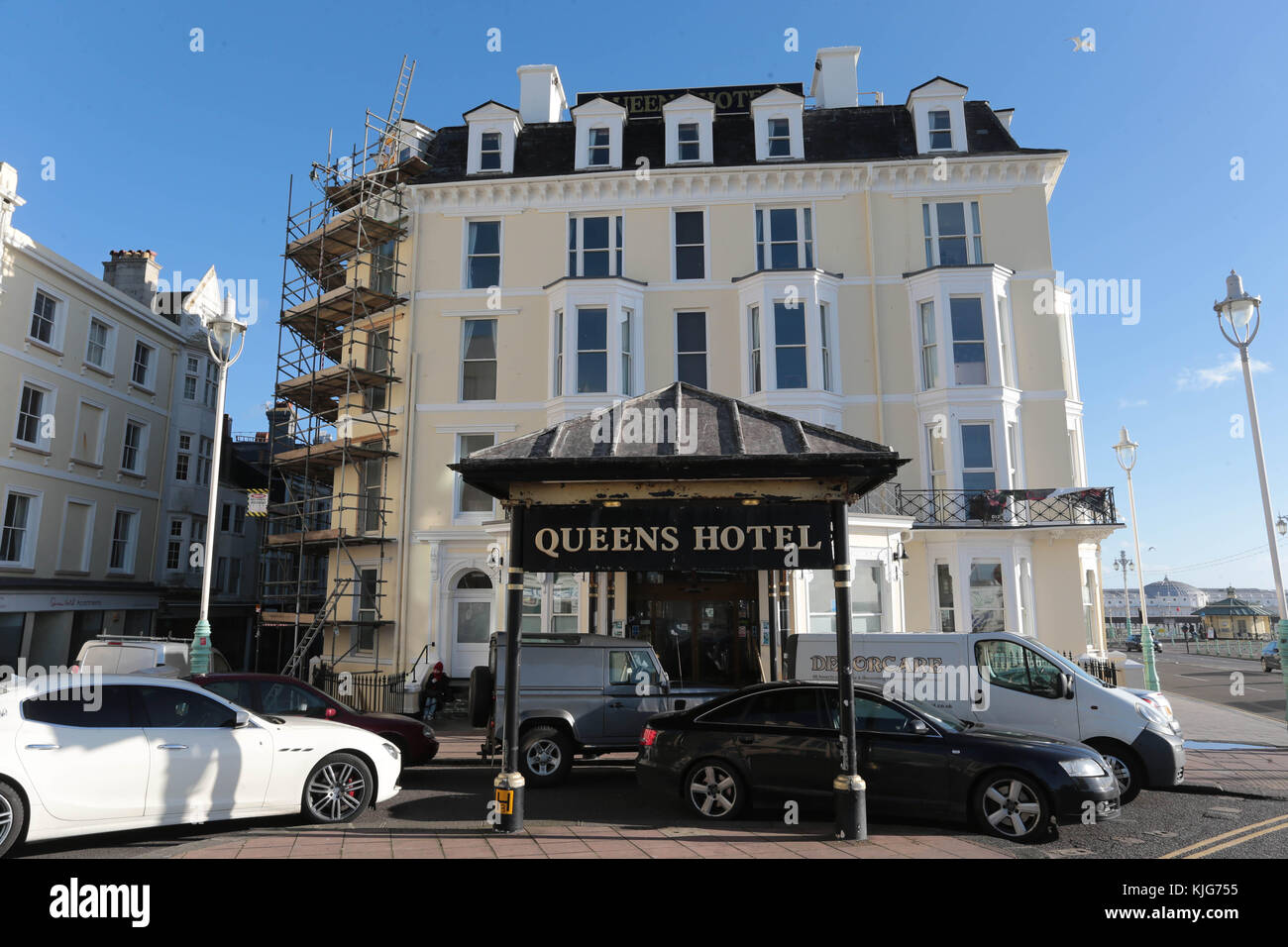 Haupteingang des Queens Hotel Kings Road Brighton Stockfoto
