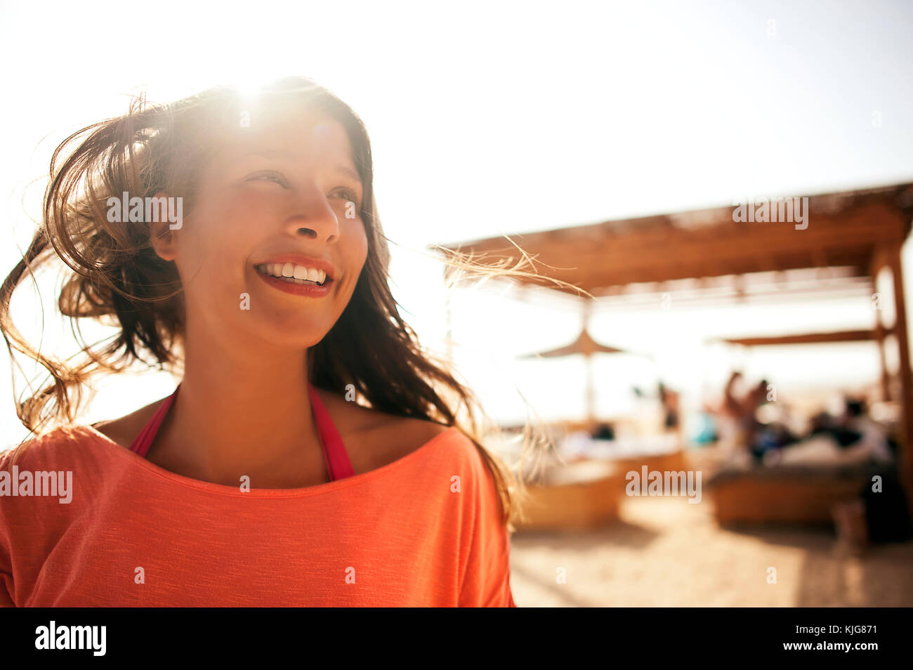 Portrait von glücklichen Frau, ihren Urlaub genießen. Stockfoto