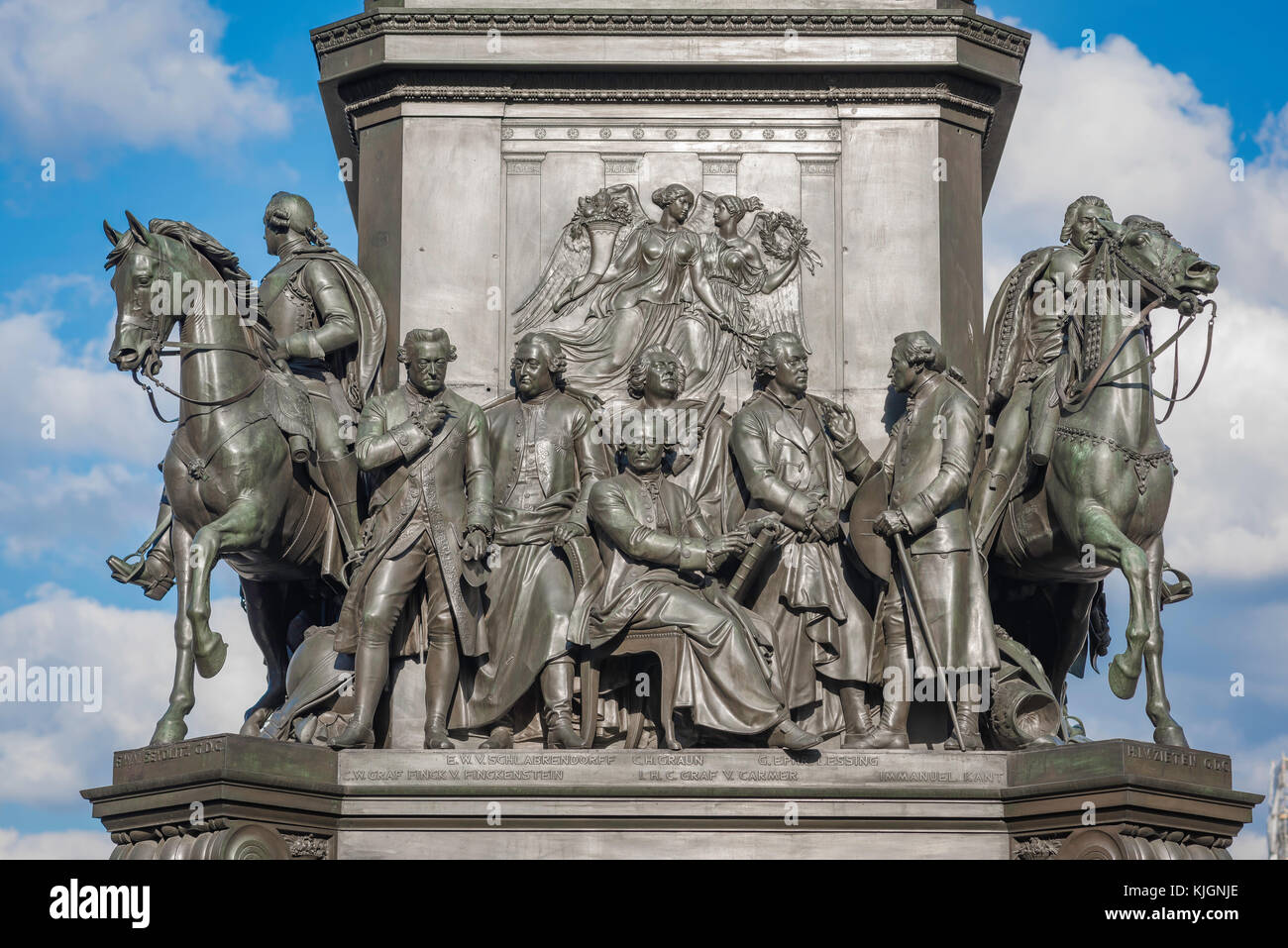 Berlin Mitte, Detail des Sockels unter der historischen Friedrich-der-große-Statue in unter den Linden, Zentrum von Berlin, Deutschland. Stockfoto