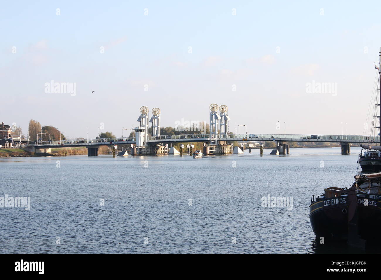 Neue Stadt Brücke über dem Fluss IJssel (Nieuwe Stadsbrug über De IJssel) in Kampen, Overijssel, Niederlande Stockfoto