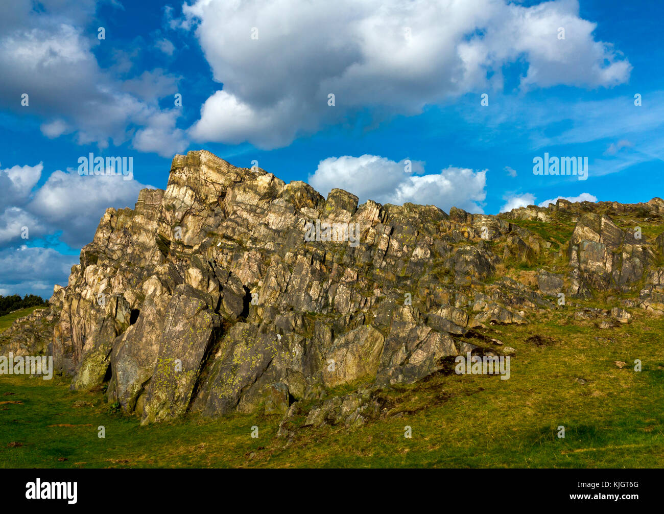 Alte magmatischen Gesteinen am Beacon Hill in Charnwood Forest einen Hügel in der Nähe von Loughborough, Leicestershire, England Großbritannien Stockfoto