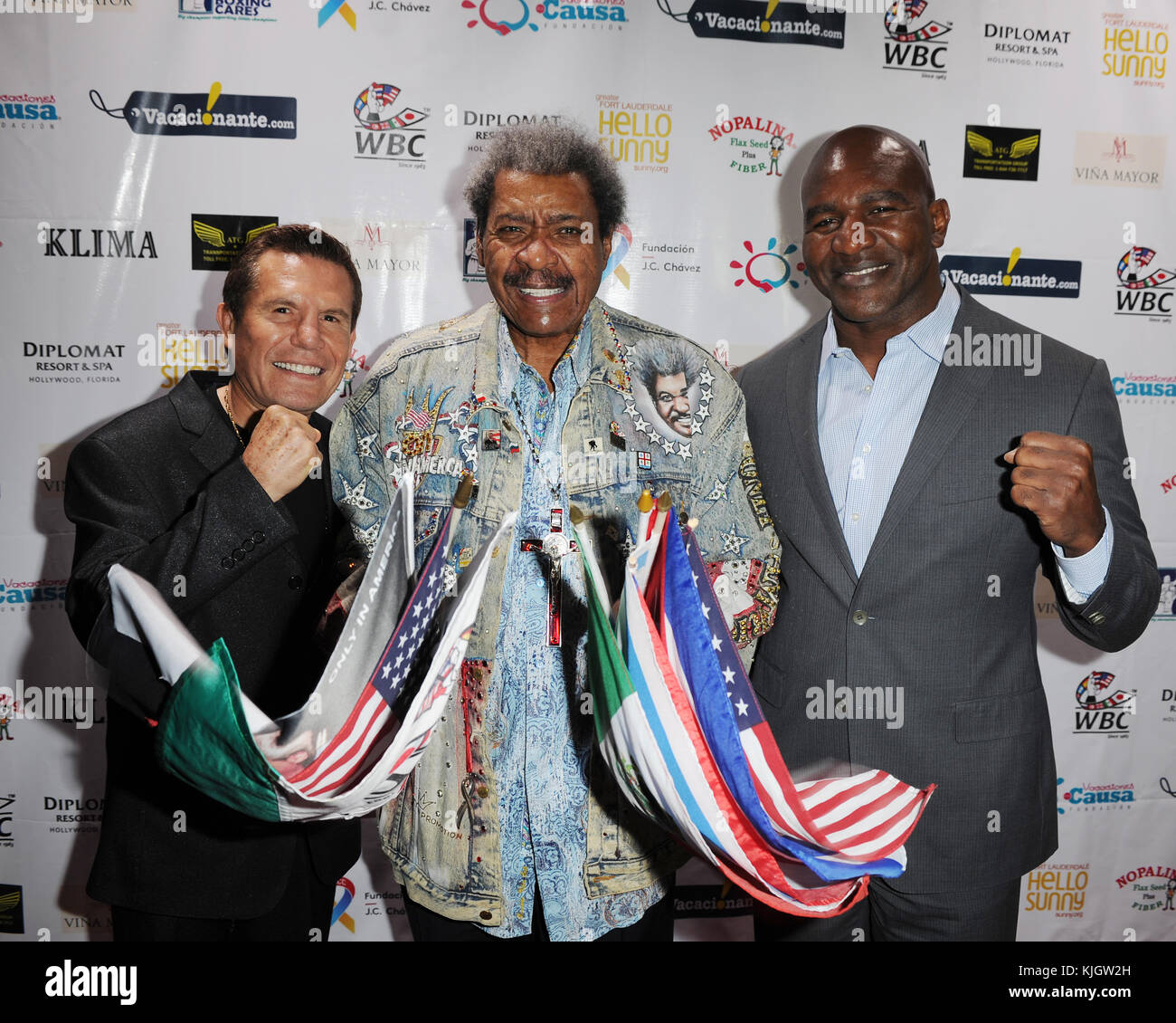 Miami Beach, FL - Juni 15: Julio Cesar Chavez, Don King, Evander Holyfield in der Stiftung Baja del Sol Charity Event auf kilma Restaurant am 15. Juni 2016 in Miami Beach, Florida, Leute: Julio Cesar Chavez, König Don, Evander Holyfield Stockfoto