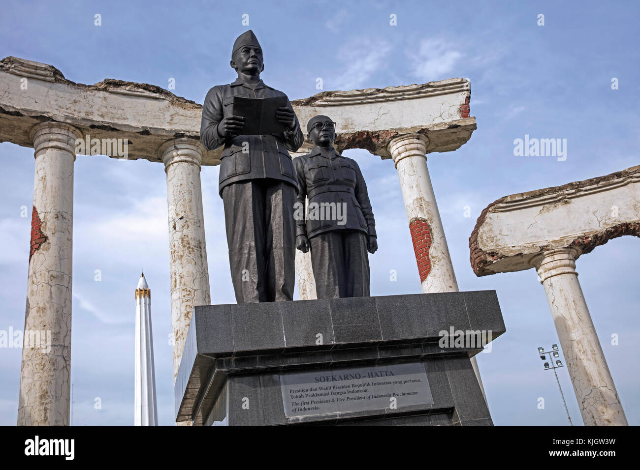 Statue von Präsident Soekarno Hatta am Helden Denkmal / Tugu Pahlawan in Surabaya, Hauptstadt von Jawa Timur/Ost Java, Indonesien Stockfoto