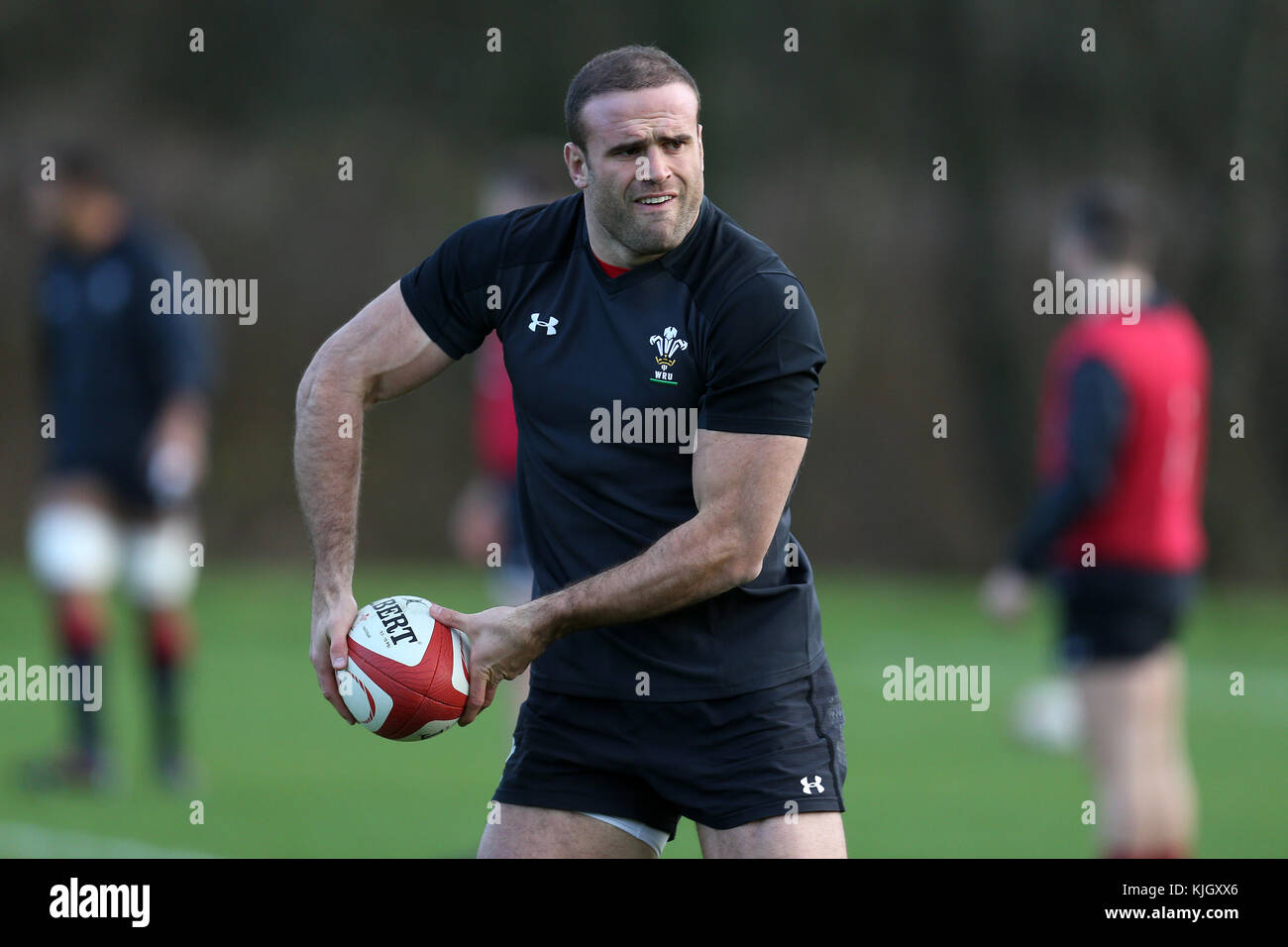 Hensol, Wales, UK. 23. November 2017. Jamie Roberts, die Wales Rugby Player in Aktion während der Wales Rugby Team Training im Vale Resort Hotel in hensol, in der Nähe von Cardiff, South Wales am Donnerstag, den 23. November 2017. Das Team bereitet sich auf den Herbst internationale Reihe Testspiel gegen Neuseeland dieses Wochenende. Credit: Andrew Obstgarten/alamy leben Nachrichten Stockfoto