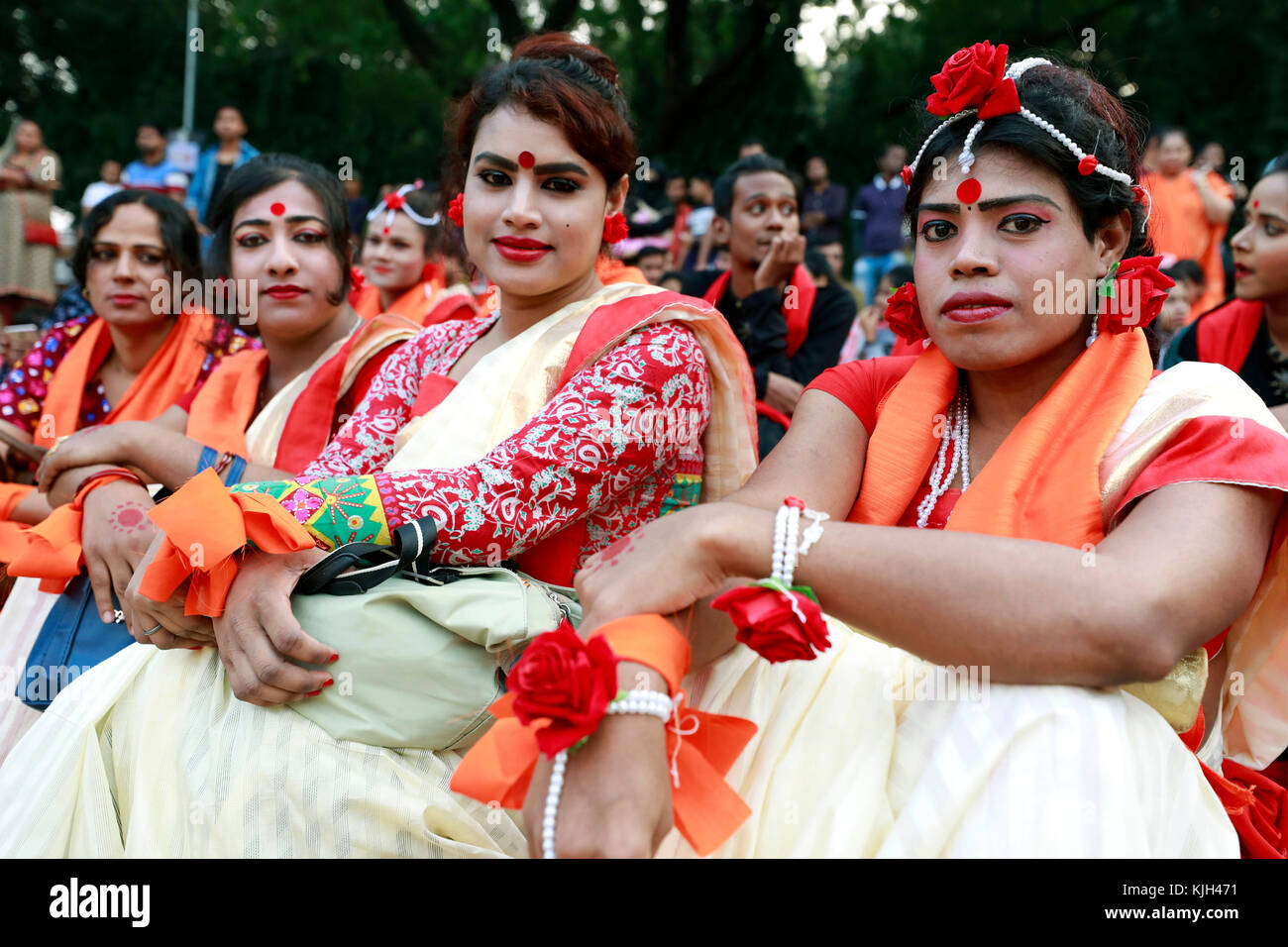 Dhaka, Bangladesch. 24 Nov, 2017. bangladeshi dritte Geschlecht Leute an einem Programm während der Feier des Internationalen Tag für die Beseitigung der Gewalt gegen Frauen in Dhaka, Bangladesh. Credit: sk Hasan Ali/alamy leben Nachrichten Stockfoto