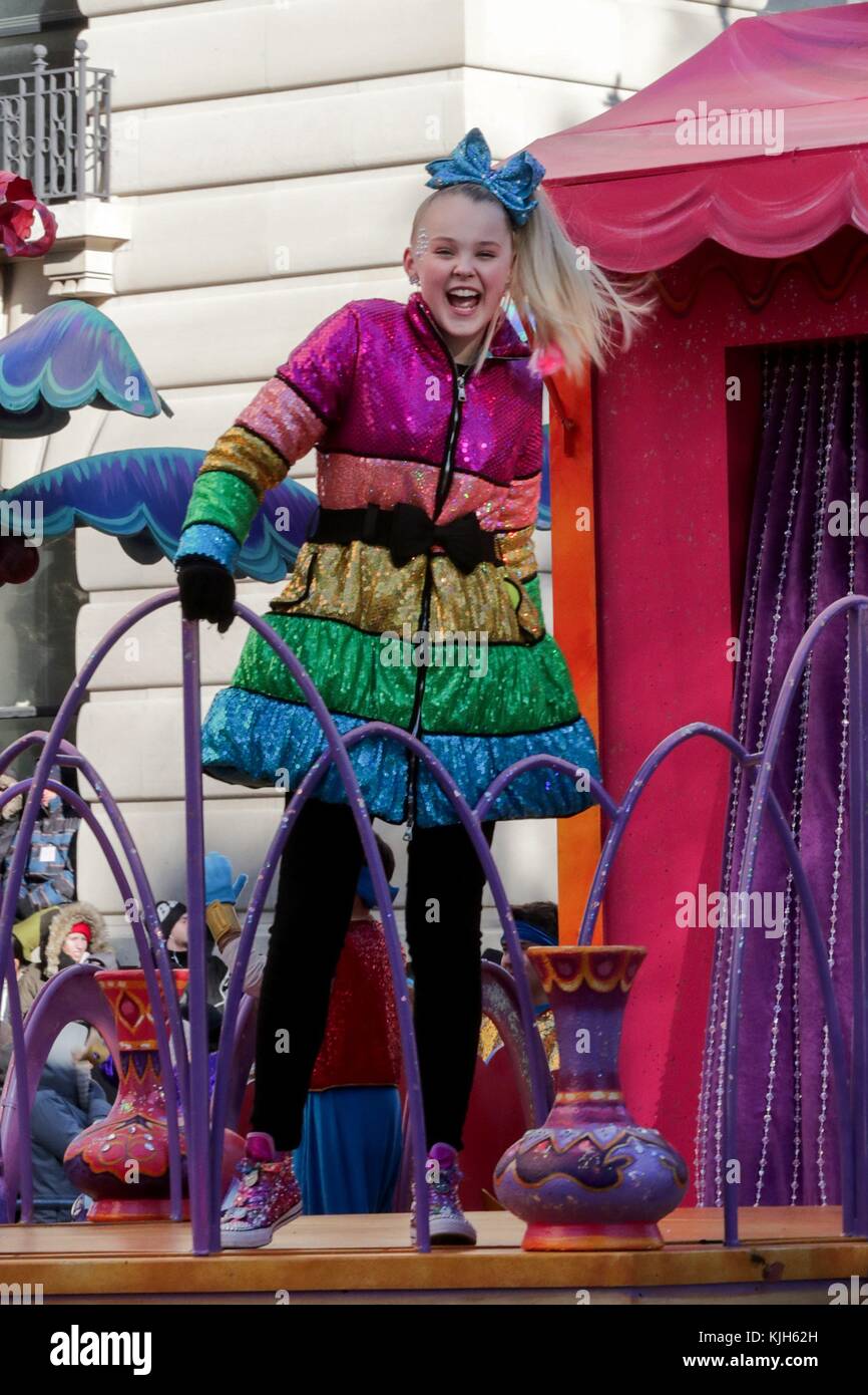 Coco rochelle quinn (born june 7, 2008) is a dancer that appeared on dance moms. Jojo Siwa Heute - New York City 23 Nov 2017 Central Park West New York Usa 23 November 2017 Jojo Siwa Thanksgiving Tag Der 91st Jahrlichen Macy Parade Heute Nimmt In New York City Credit Luiz