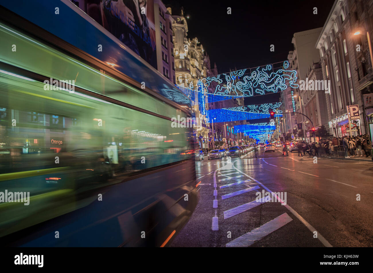 Madrid, Spanien. 24 Nov, 2017. Madrid Bürger versammelten sich in Sol Square die traditionelle Einschalten der Weihnachtsbaum und die Weihnachtsbeleuchtung in der ganzen Stadt zu zeugen. Credit: Lora Grigorova/Alamy leben Nachrichten Stockfoto