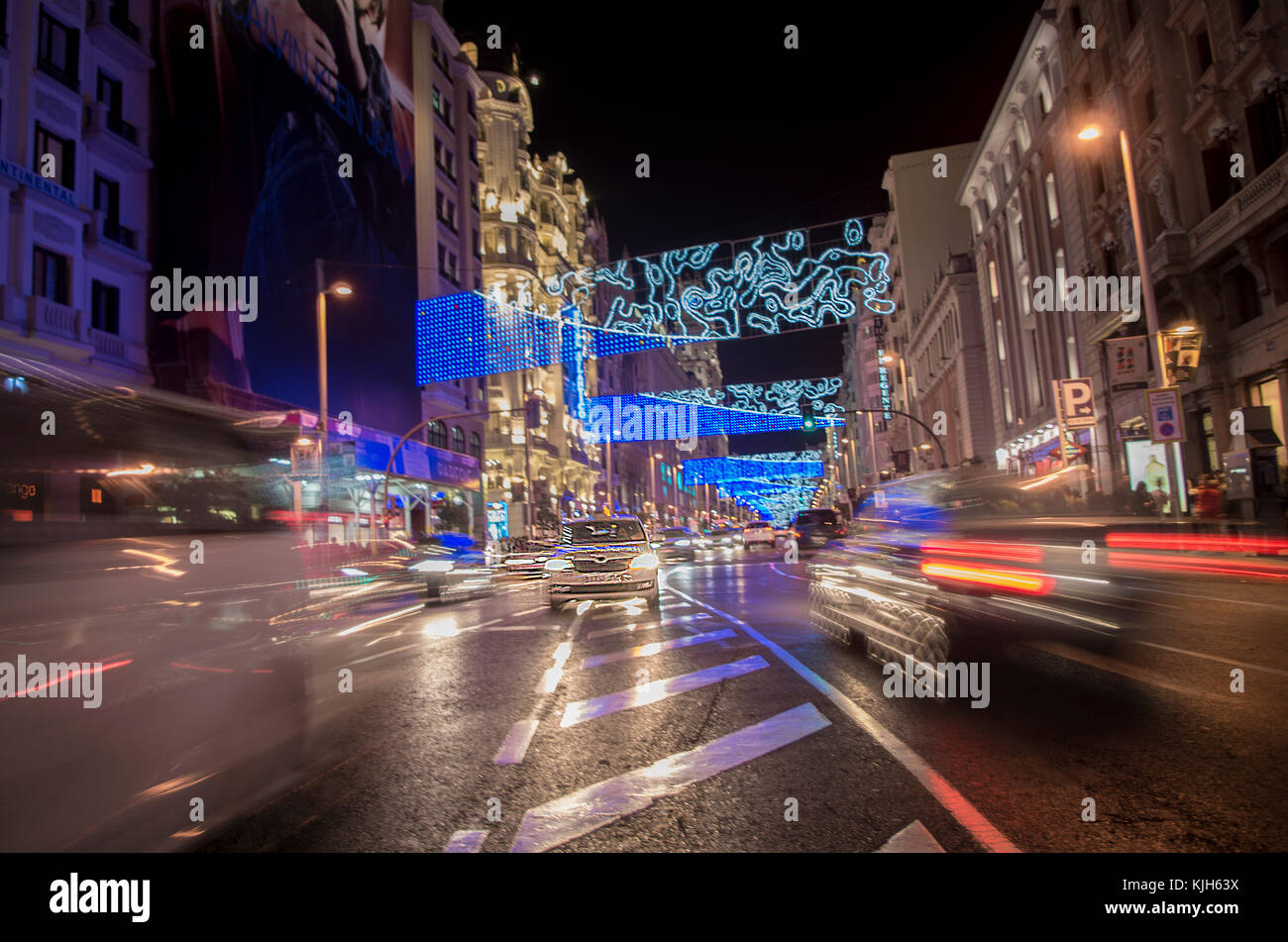 Madrid, Spanien. 24 Nov, 2017. Madrid Bürger versammelten sich in Sol Square die traditionelle Einschalten der Weihnachtsbaum und die Weihnachtsbeleuchtung in der ganzen Stadt zu zeugen. Credit: Lora Grigorova/Alamy leben Nachrichten Stockfoto