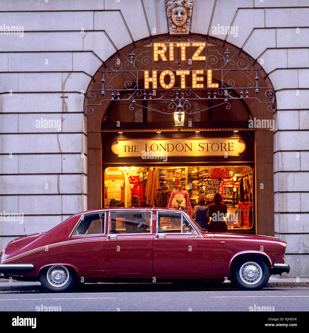 Daimler außerhalb des Ritz London UK Europa Stockfoto